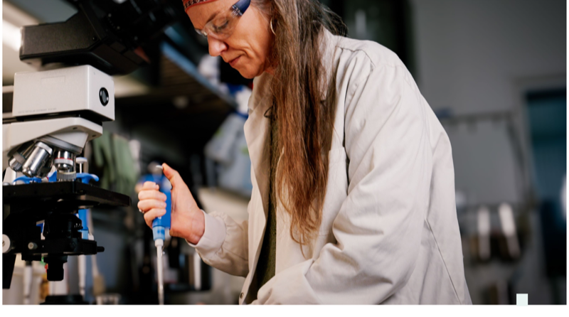 Dr. Pia Winberg working in the laboratory — Founder, CEO & Chief Scientist of Venus Shell Systems